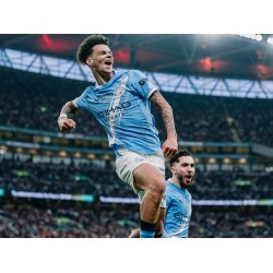 Yhtäläisyyksiä Manchester Cityn nuoren pelaajan Nico O'Reillyn ja Leroy Sanén välillä